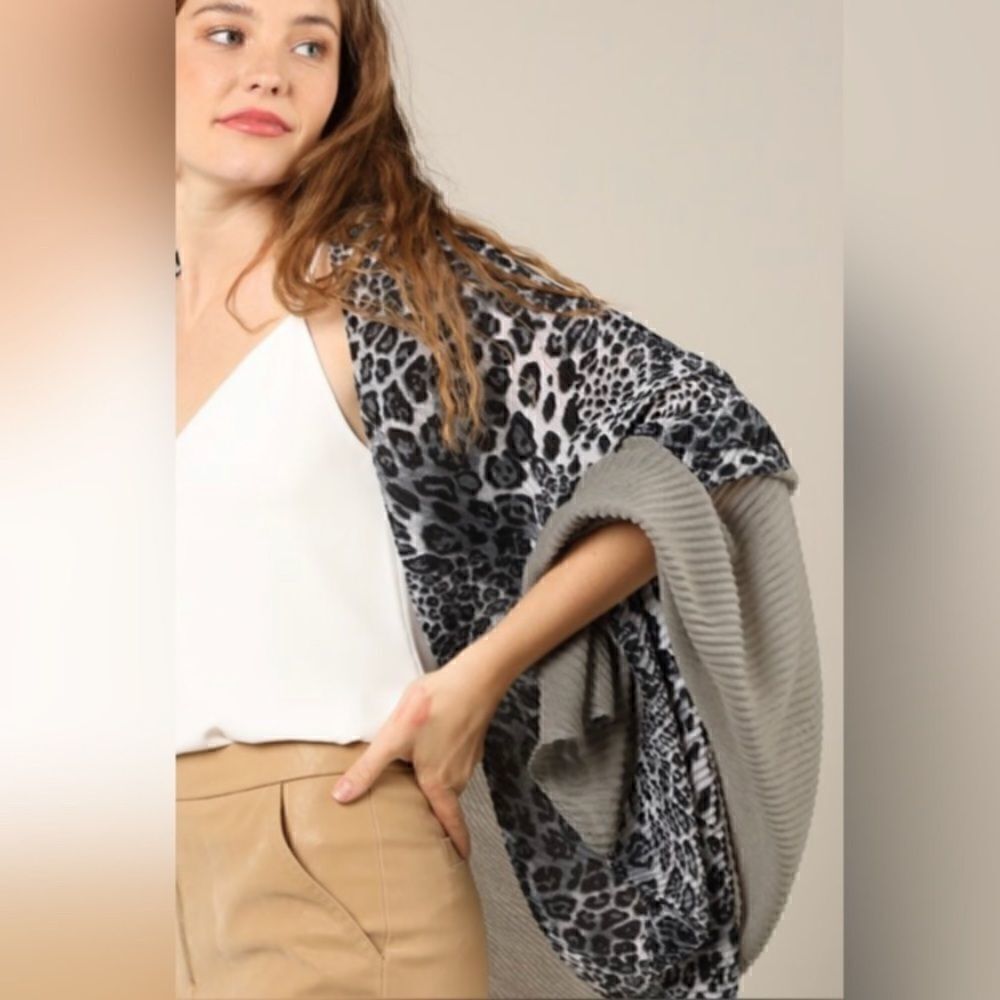 Grey Leopard Print & Solid Pleated Versatile Long Scarf - Picture 5 of 11